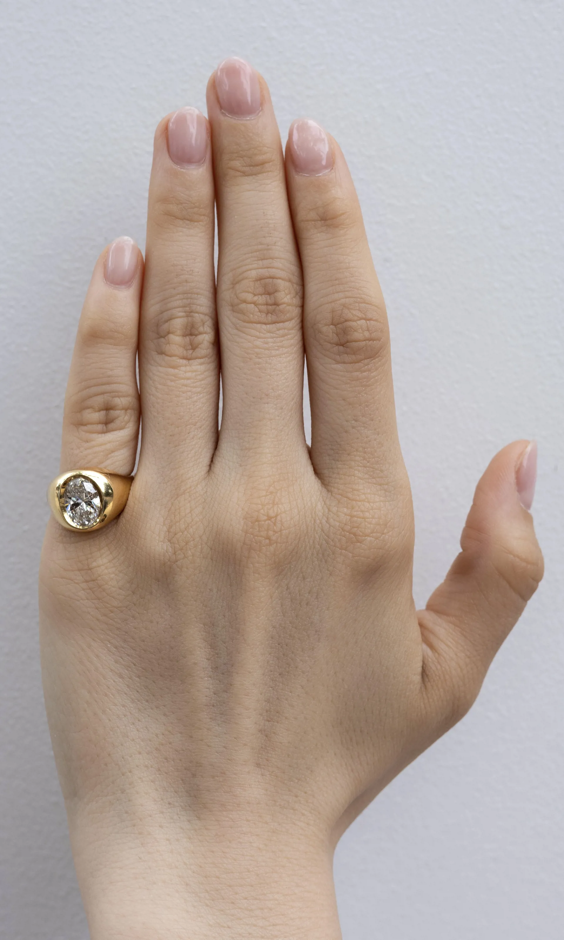 Oval diamond ring